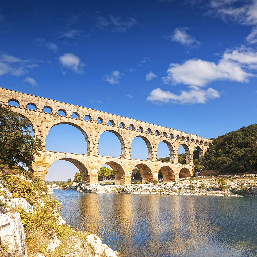 Pont du Gard, 2000 year old Roman Aquaduct, Vers-Pont-du-Gard, Languedoc-Roussillon, France, Europe