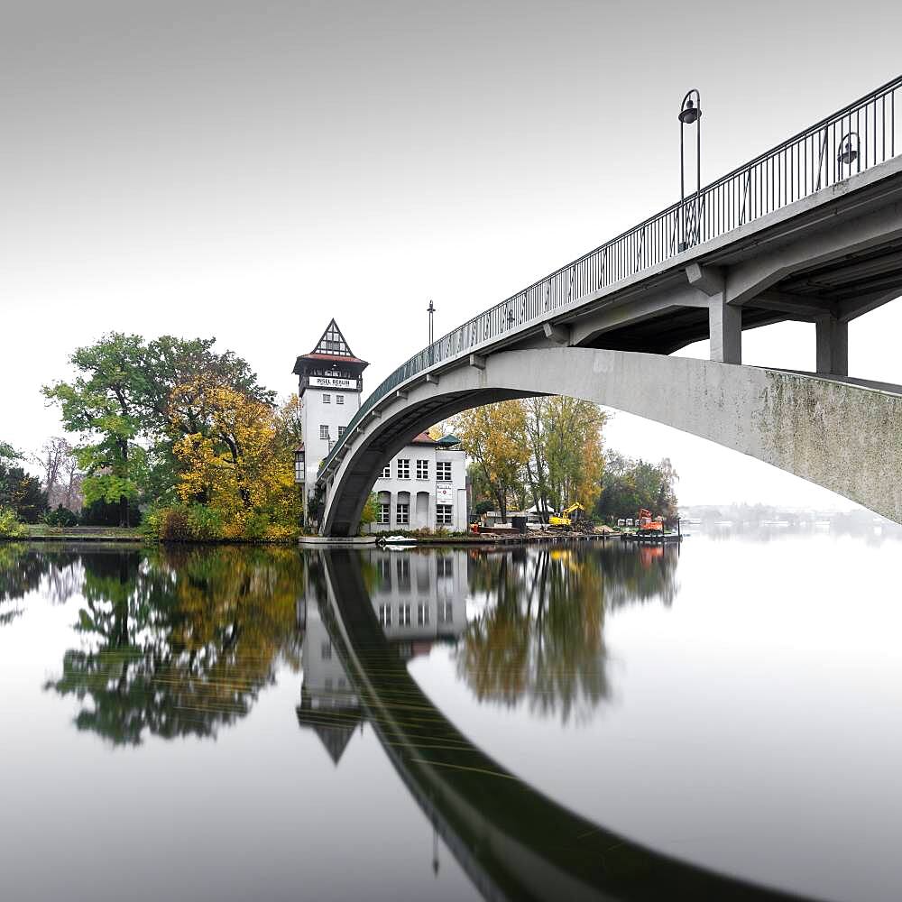 Autumn in Treptower Park at the Abbey Bridge to the Island of Youth, Berlin, Germany, Europe