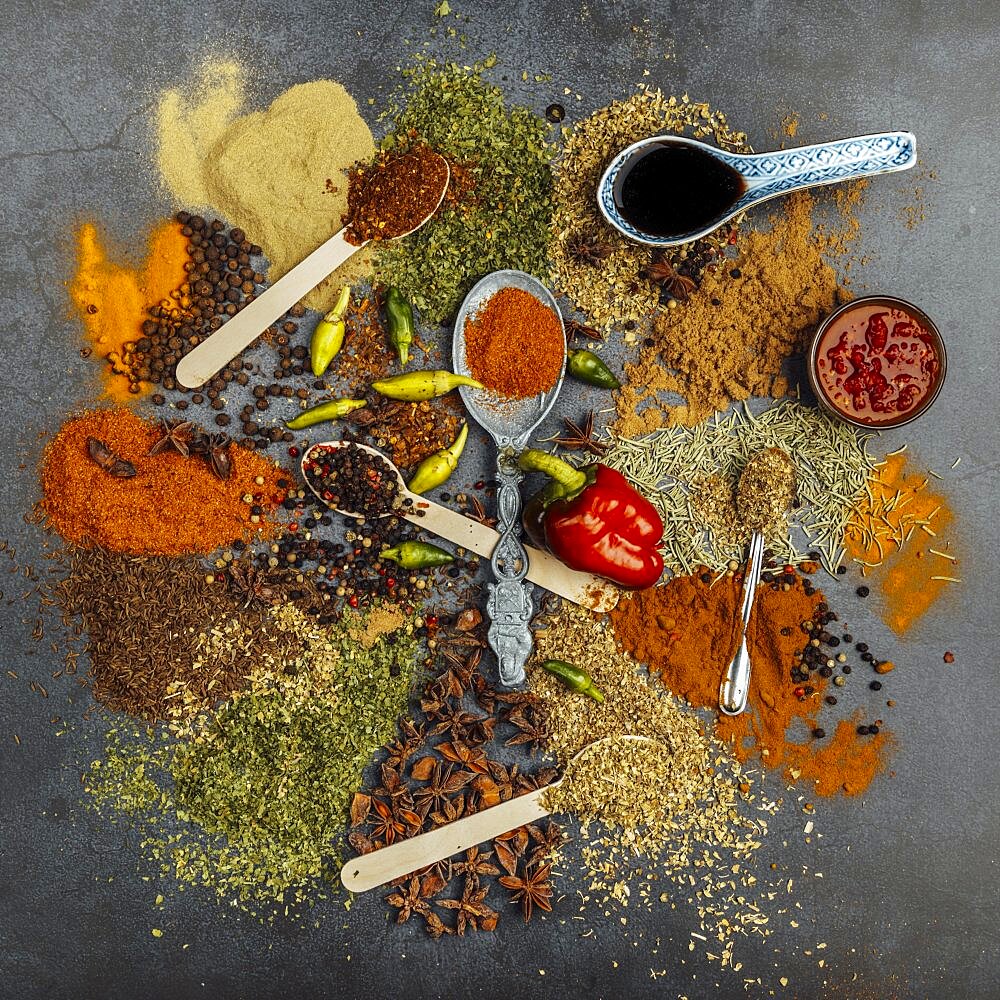 Spices, aniseed (Pimpinella anisum), black pepper (Piper nigrum), paprika (Capsicum), common thyme (Thymus vulgaris), parsley (Petroselinum crispum), oregano (Origanum), allspice (Pimenta dioica), coriander (Coriandrum sativum), turmeric (Curcuma longa), Food Photography