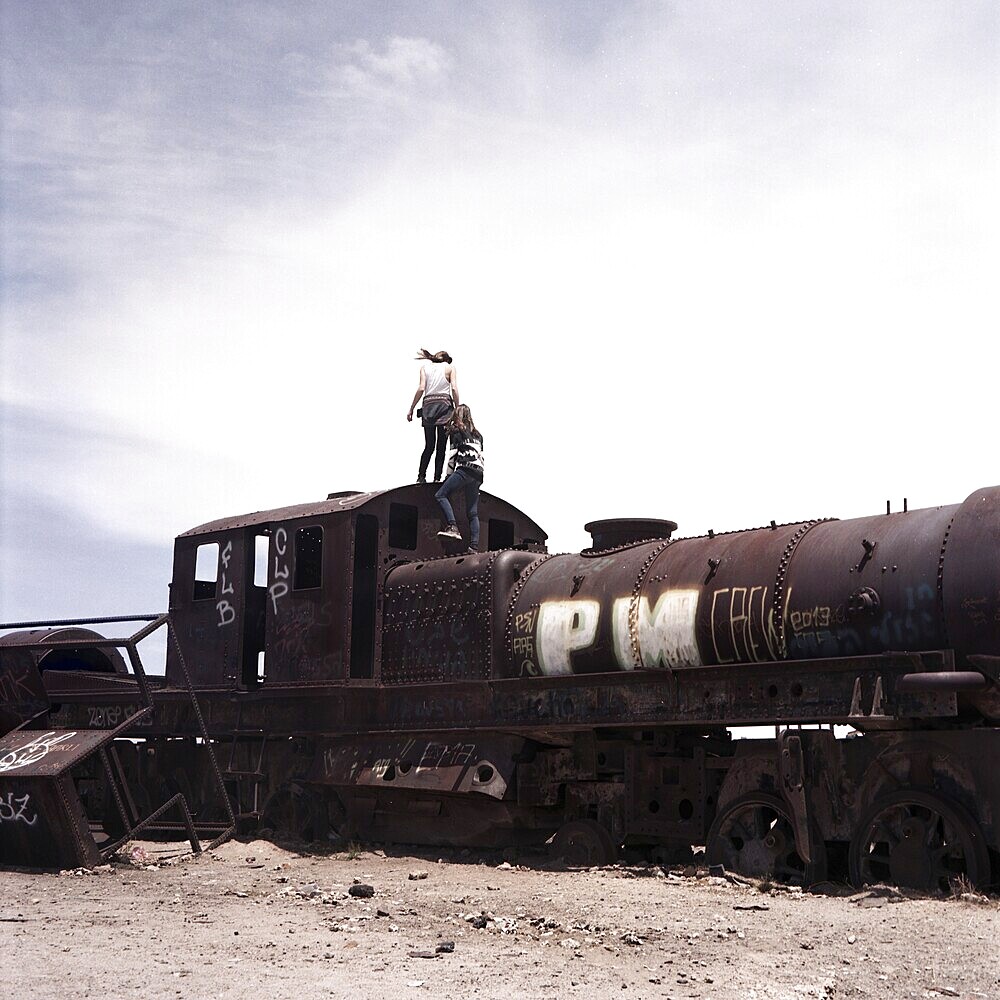 Bolivia Uyuni Railway Cemetery Girlfriends Adventurers Excursion Atacama Desert Plateau