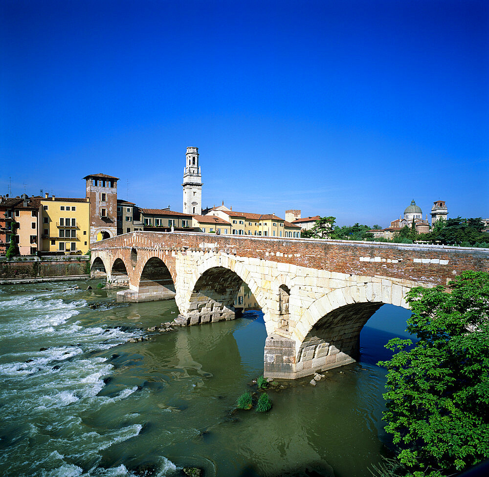 Ponte Pietra and the River Adige, Verona, UNESCO World Heritage Site, Veneto, Italy, Europe