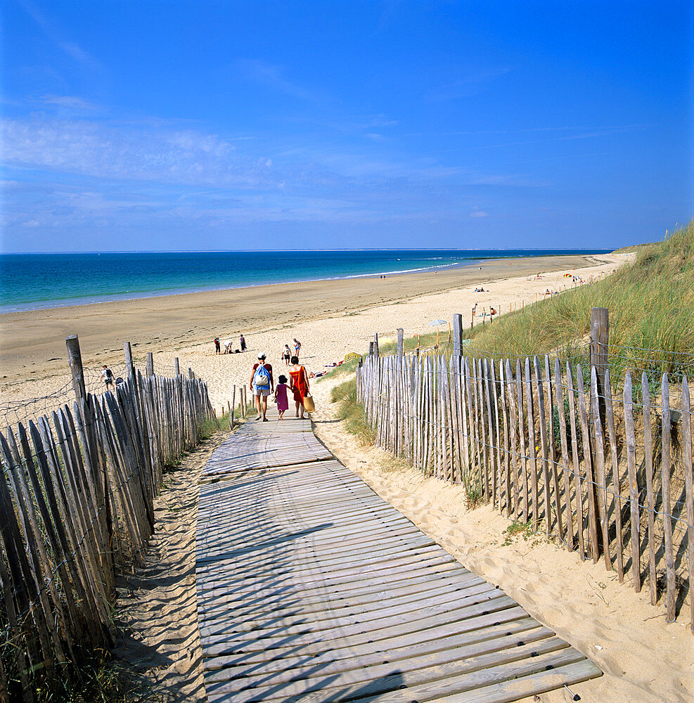 Beach on the west coast, Ile de Re, Poitou-Charentes, France, Europe