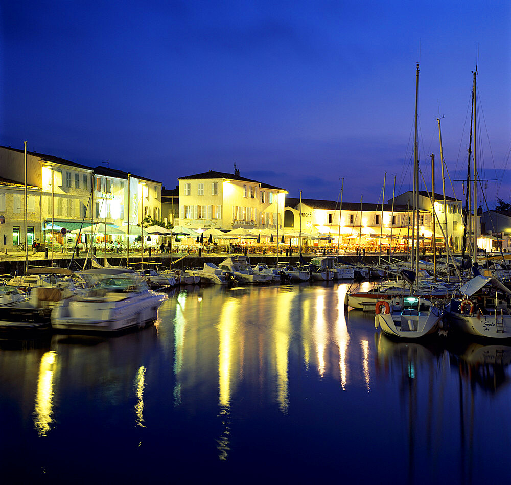 The harbour with restaurants at dusk, St. Martin, Ile de Re, Poitou-Charentes, France, Europe