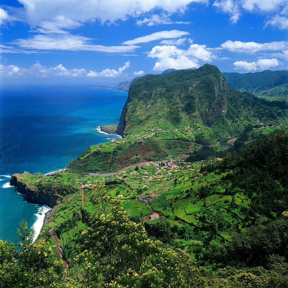 Eagle Rock (Penha de Aguia), Faial, Madeira, Portugal, Atlantic, Europe