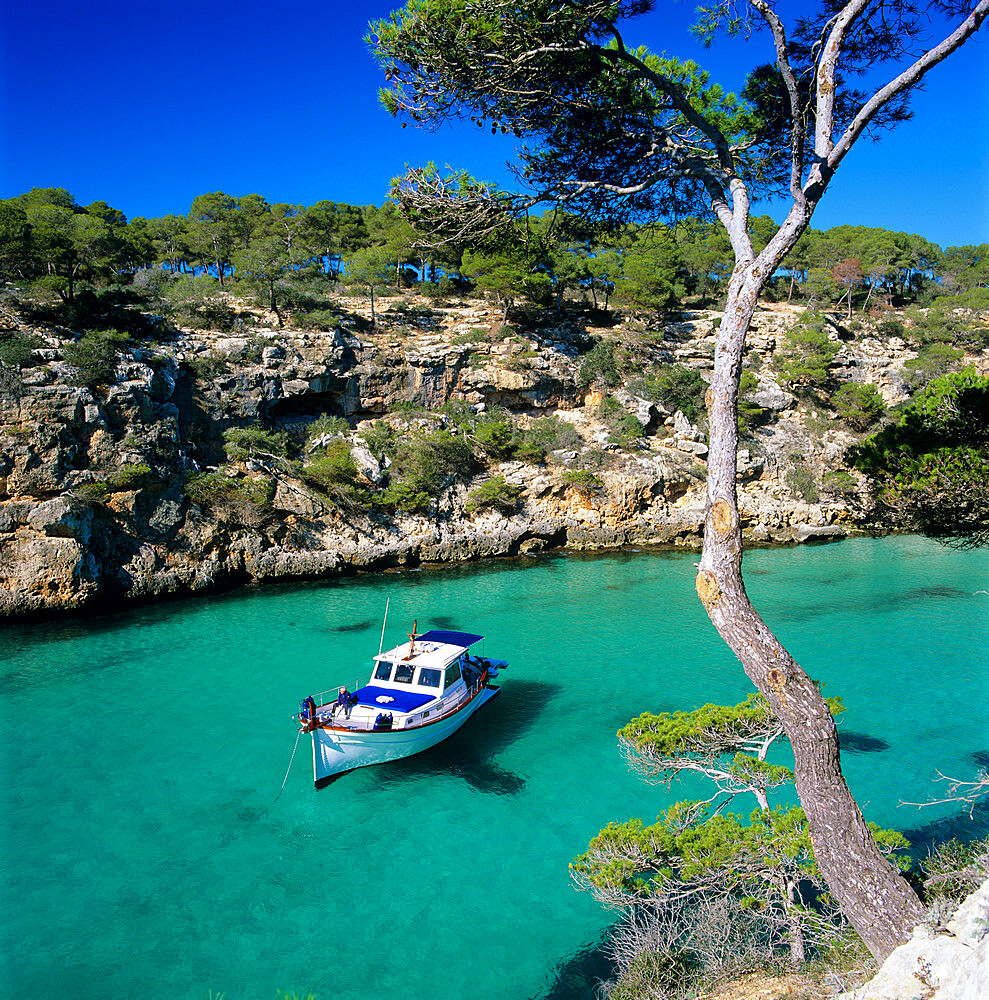 Boat anchored in rocky inlet, Cala Pi, Mallorca, Balearic Islands, Spain, Mediterranean, Europe