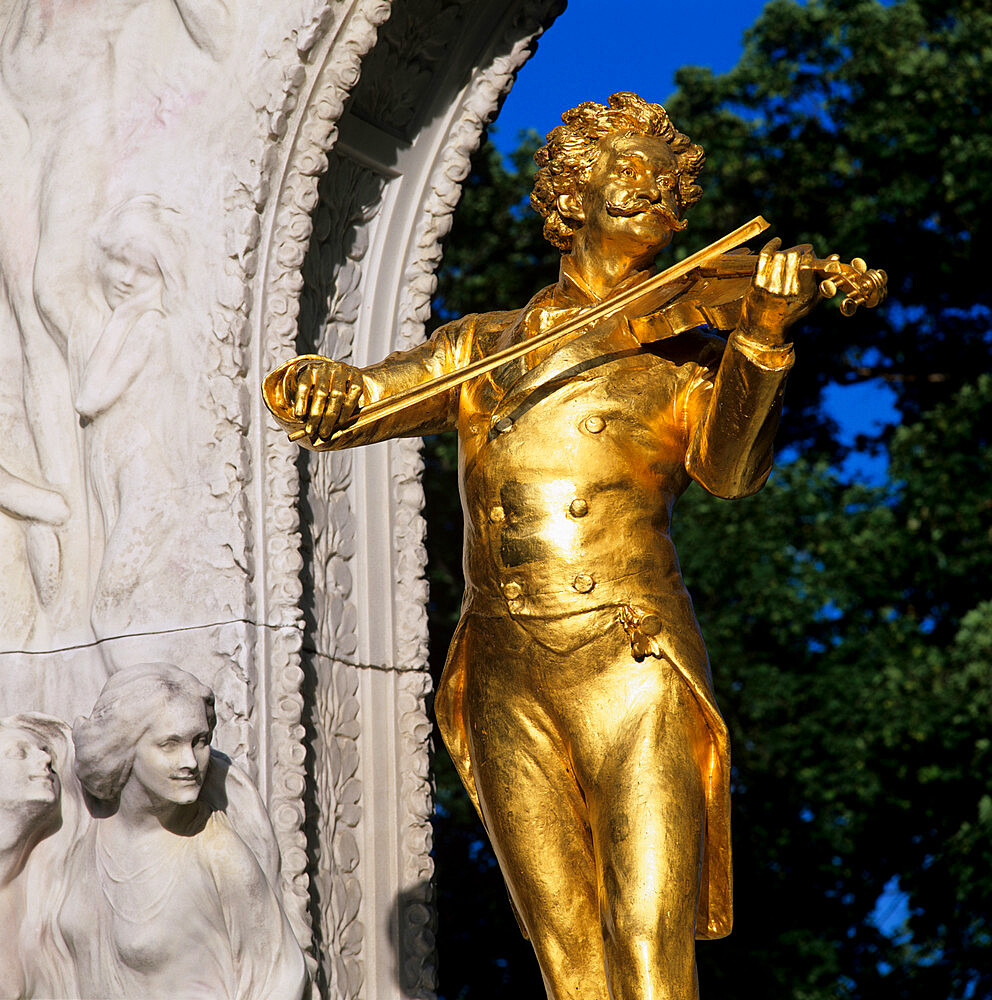 Statue of Johann Strauss, Stadtpark, Vienna, Austria, Europe