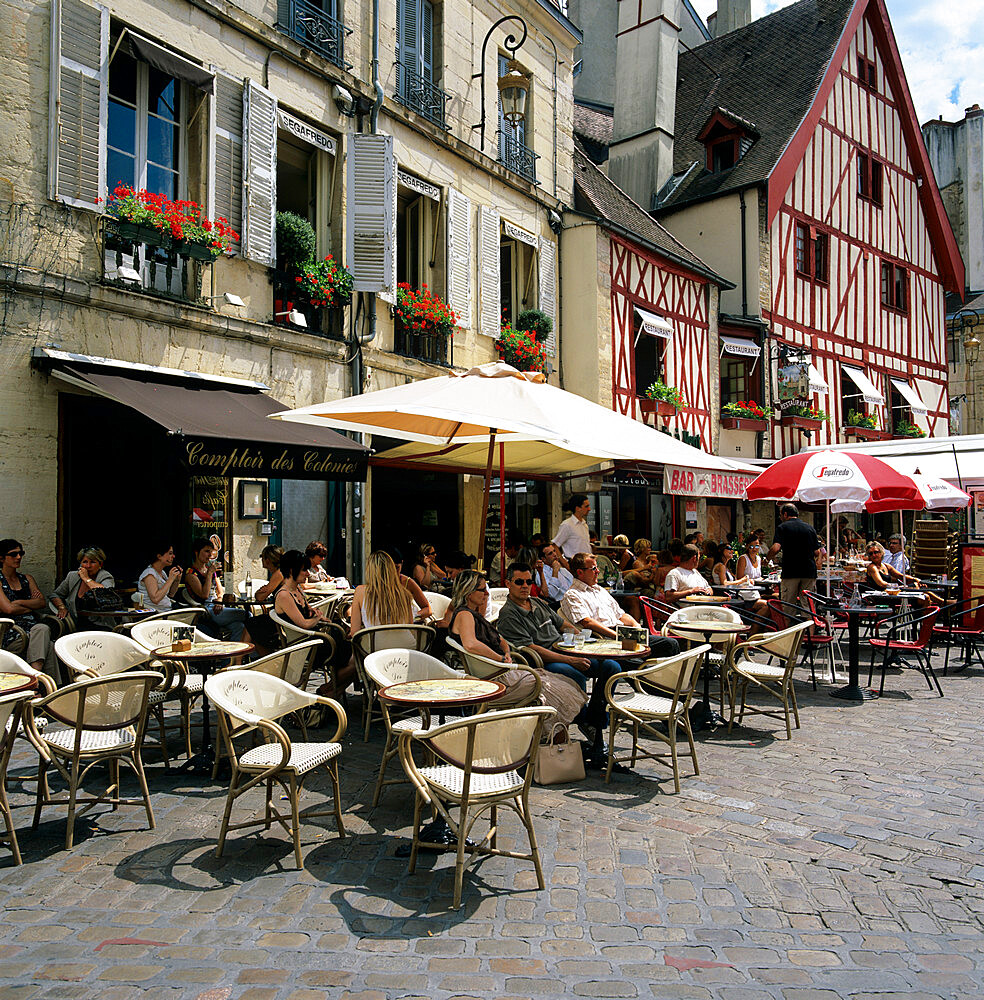 Cafes in Place Francois Rude, Dijon, Burgundy, France, Europe