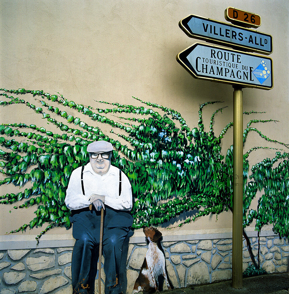 Wall art, near Reims, Champagne, France, Europe