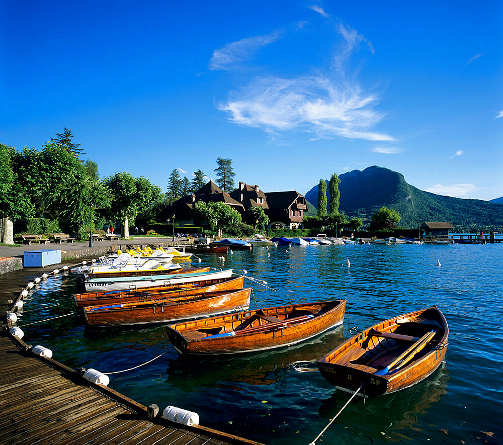 Rowing boats along lake shore, Talloires, Lake Annecy, Rhone Alpes, France, Europe