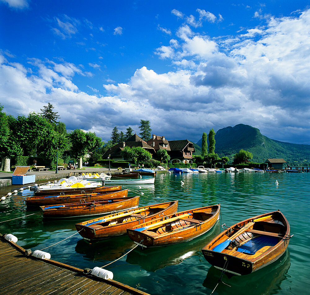 Rowing boats along lake shore, Talloires, Lake Annecy, Rhone Alpes, France, Europe