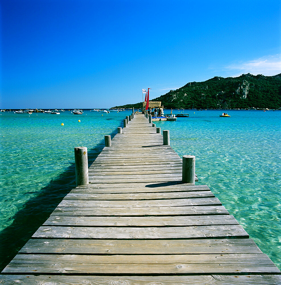 Pier and bay, Plage de Santa Giulia, South East Corsica, Corsica, France, Mediterranean, Europe