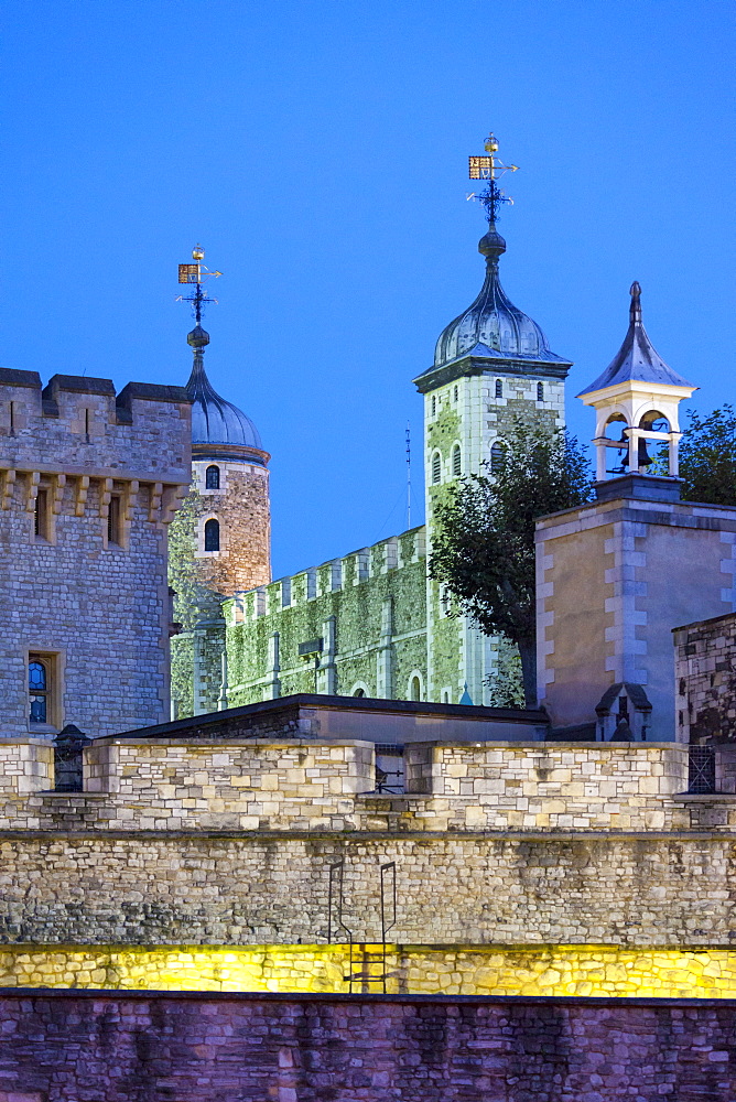 The Tower of London illuminated at night, UNESCO World Heritage Site, London, England, United Kingdom, Europe