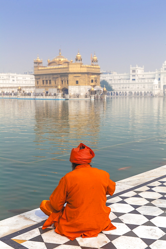 Sikh at The Harmandir Sahib (The Golden Temple), Amritsar, Punjab, India, Asia