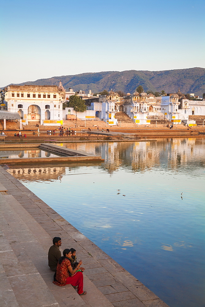 Pushkar Lake and bathing ghats, Pushkar, Rajasthan, India, Asia