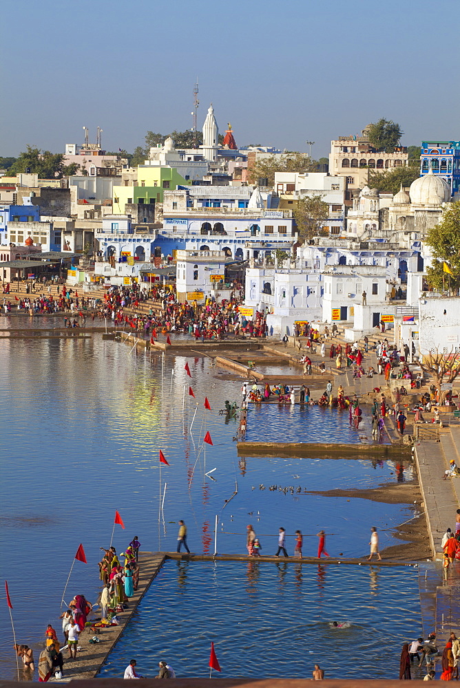 Pushkar Lake and bathing ghats, Pushkar, Rajasthan, India, Asia