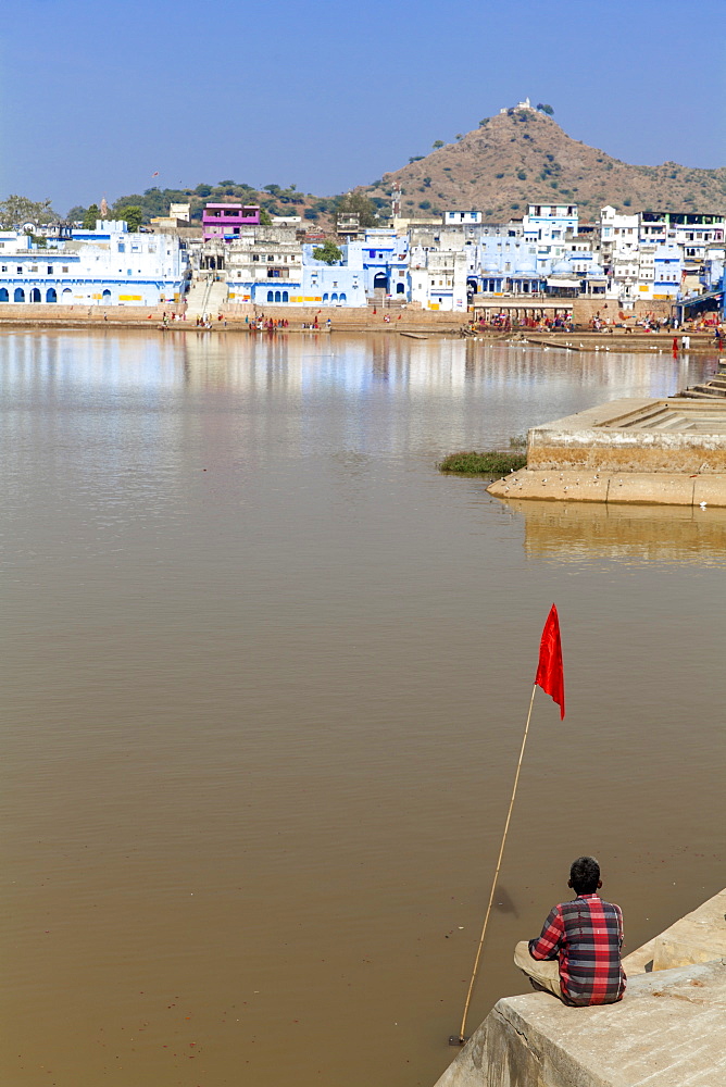 Pushkar Lake and bathing ghats, Pushkar, Rajasthan, India, Asia