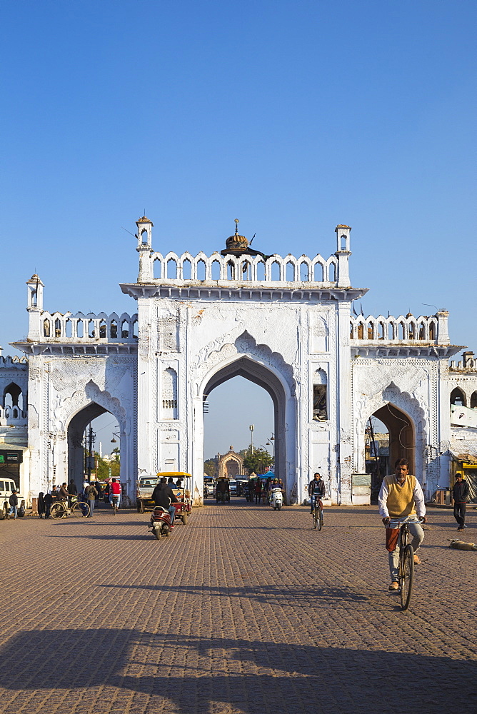 Gate in the old city, Lucknow, Uttar Pradesh, India, Asia