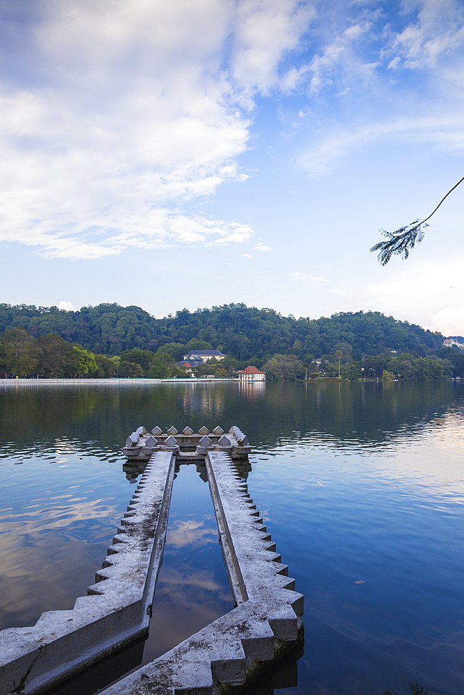 Kandy Lake and the Temple of the Tooth, Kandy, UNESCO World Heritage Site, Central Province, Sri Lanka, Asia