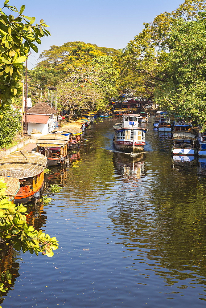 Public ferry approaching Alappuzha, Backwaters, Alappuzha (Alleppey), Kerala, India, Asia