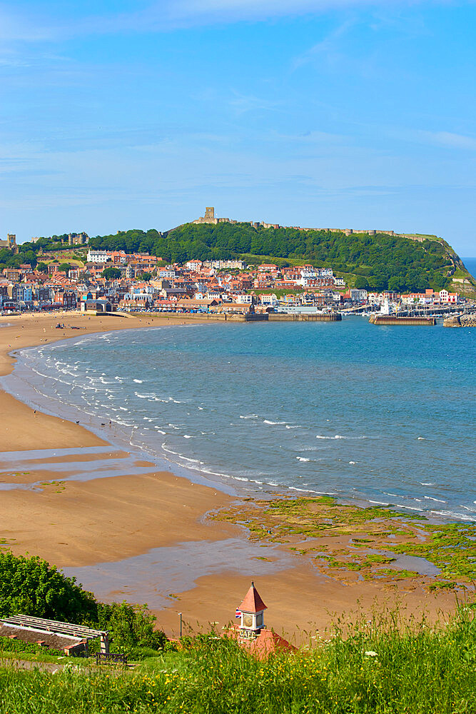 View frow South Cliff gardens towards South Bay and castle, Scarborough, Yorkshire, England, United Kingdom, Europe