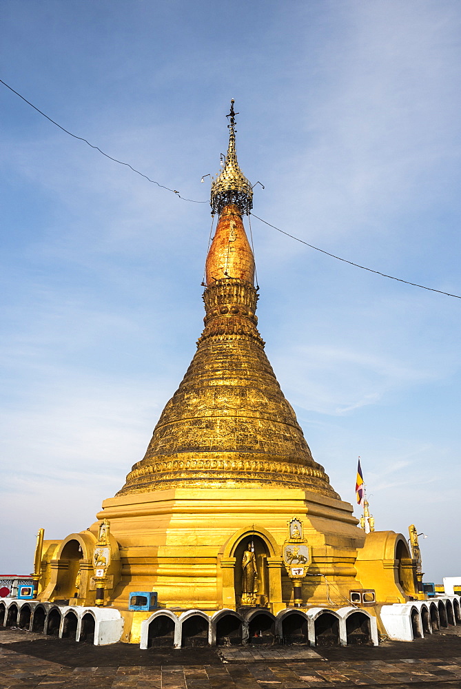 Mount Zwegabin Monastery's gold stupa, Hpa An, Kayin State (Karen State), Myanmar (Burma), Asia