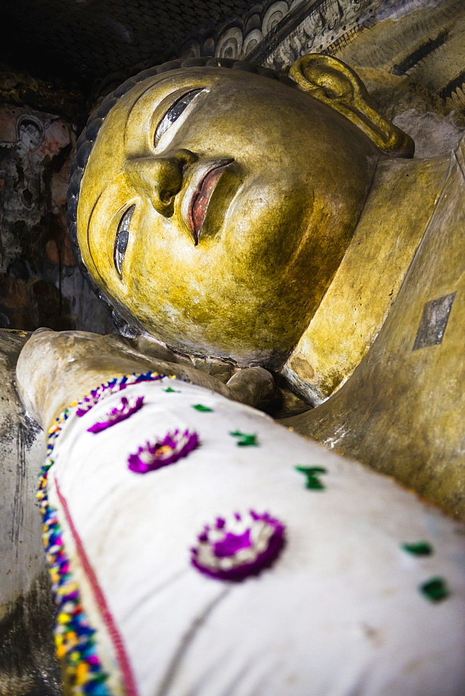 Buddha statue in Cave 1 (Cave of the Divine King) (Temple of the Divine King), Dambulla Cave Temples, UNESCO World Heritage Site, Dambulla, Sri Lanka, Asia