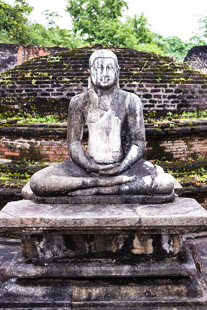 Buddha statue at Vatadage in Polonnaruwa Quadrangle, UNESCO World Heritage Site, Sri Lanka, Asia