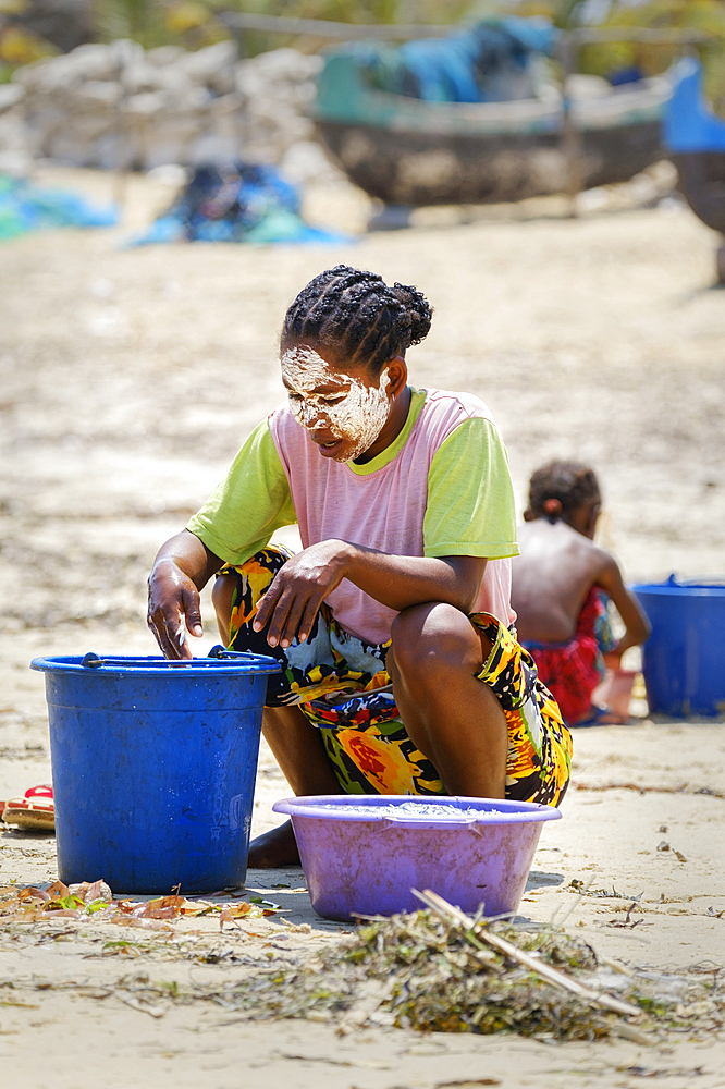 Preparing bait, Ifaty Beach, Tulear