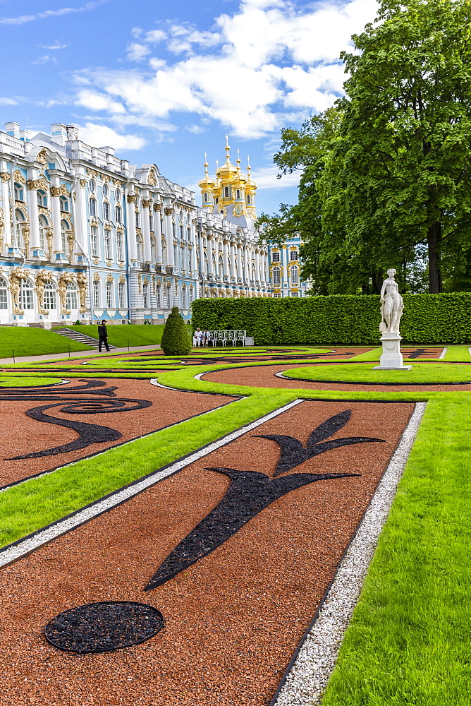 View of the French-style formal gardens at the Catherine Palace, Tsarskoe Selo, St. Petersburg, Russia, Europe