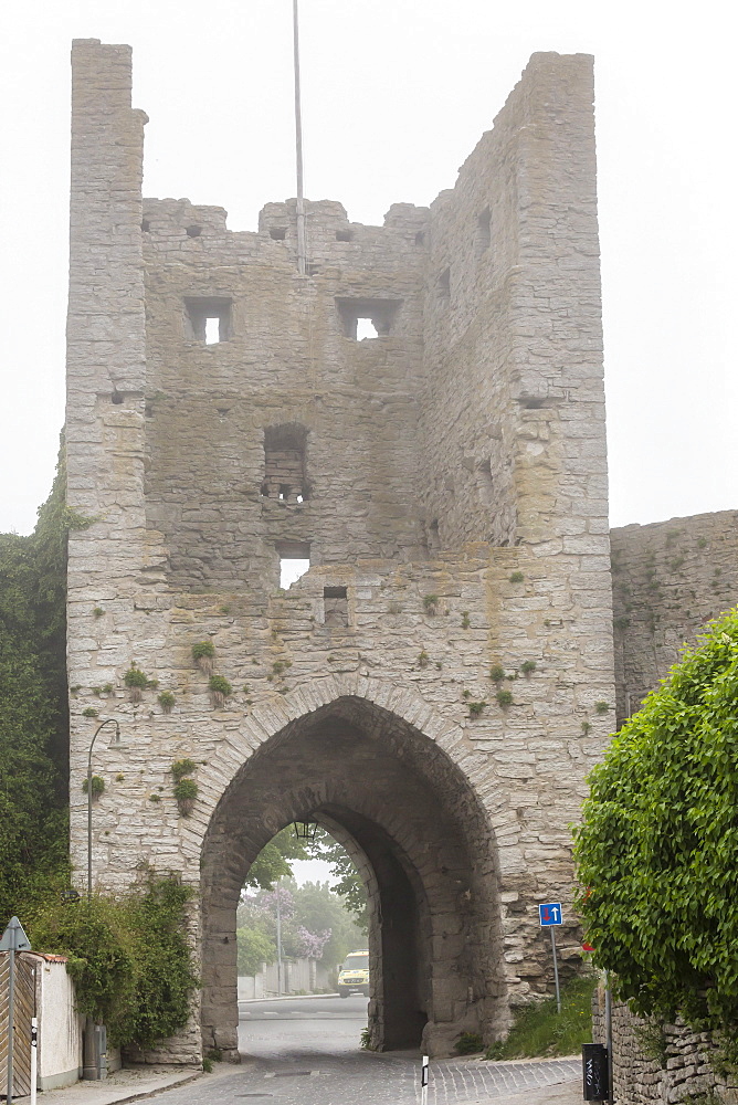 View the original wall around the town of Visby, UNESCO World Heritage Site, Gotland Island, Sweden, Scandinavia, Europe