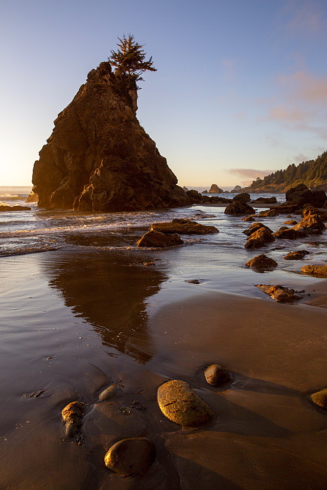 Sunset at low tide on Hidden Beach, Klamath, California, United States of America, North America