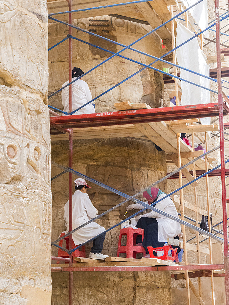 Workers at the Karnak Temple Complex, a vast mix of temples, pylons, chapels, and other buildings, Luxor, Thebes, Egypt, North Africa, Africa