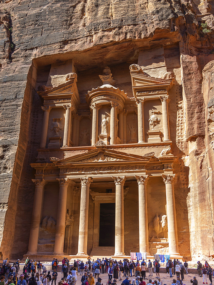 The Petra Treasury (Al-Khazneh), Petra Archaeological Park, UNESCO World Heritage Site, one of the New Seven Wonders of the World, Petra, Jordan, Middle East