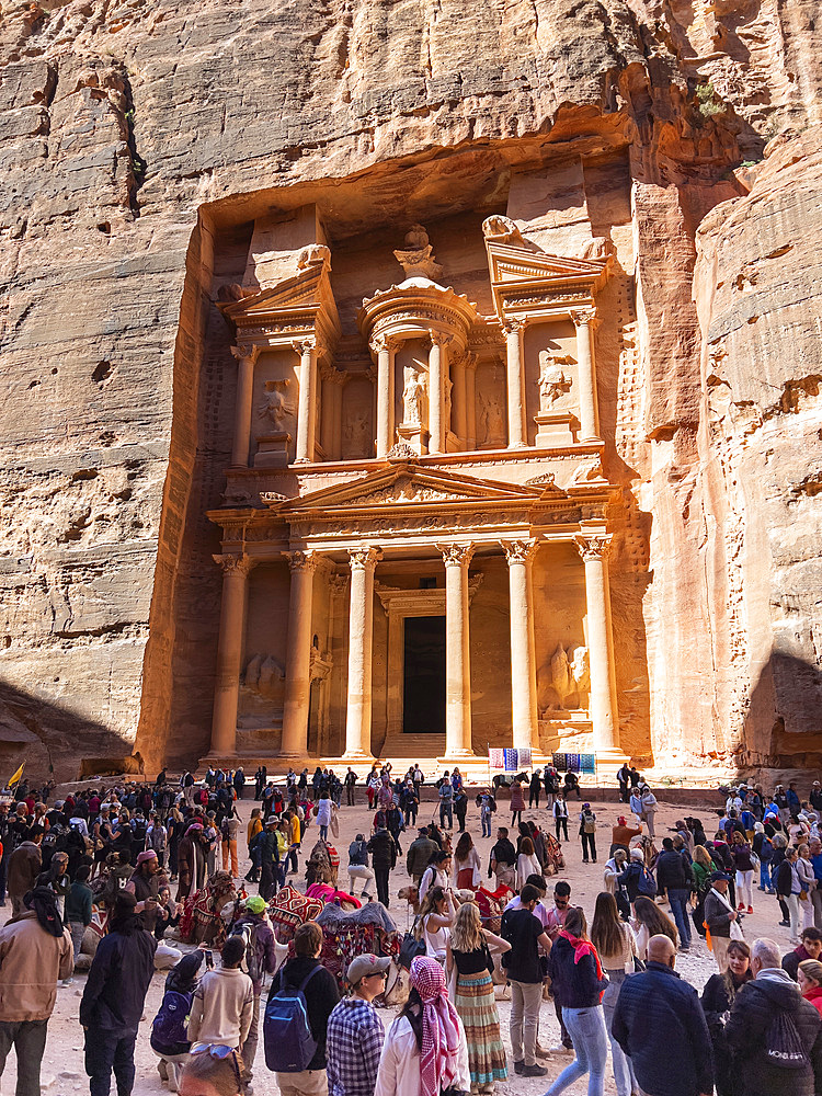 The Petra Treasury (Al-Khazneh), Petra Archaeological Park, UNESCO World Heritage Site, one of the New Seven Wonders of the World, Petra, Jordan, Middle East