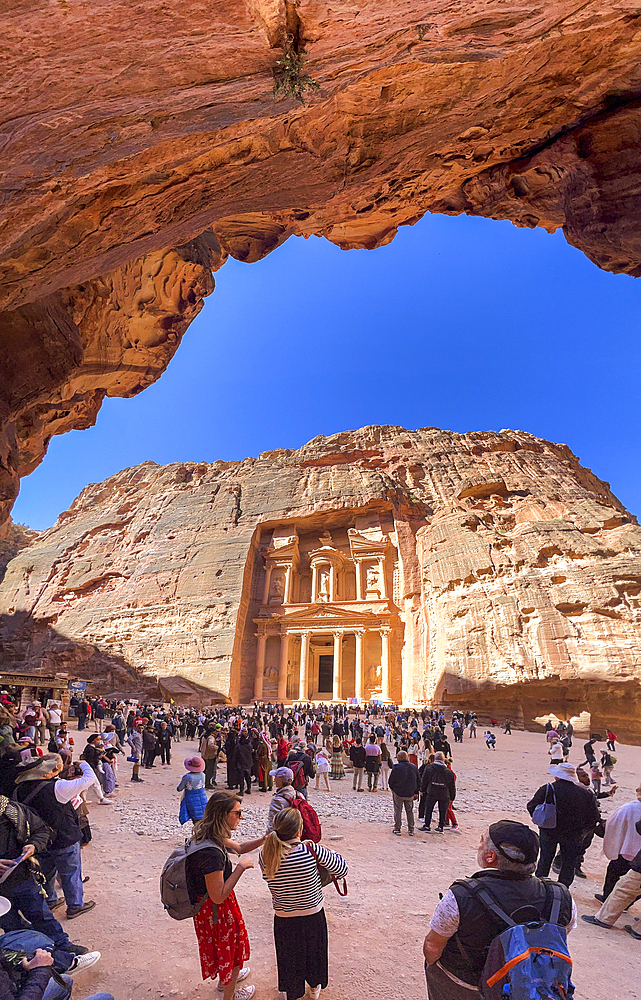 The Petra Treasury (Al-Khazneh), Petra Archaeological Park, UNESCO World Heritage Site, one of the New Seven Wonders of the World, Petra, Jordan, Middle East