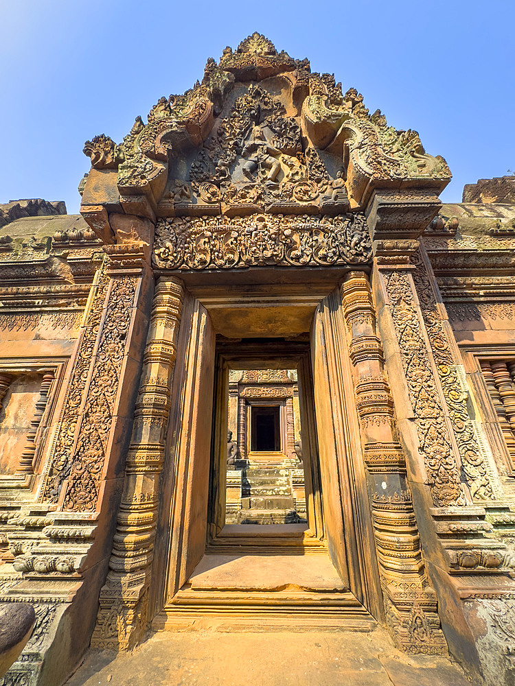 Banteay Srei Temple, a miniature temple complex built entirely of red sandstone in the area of Angkor, UNESCO World Heritage Site, Cambodia, Indochina, Southeast Asia, Asia