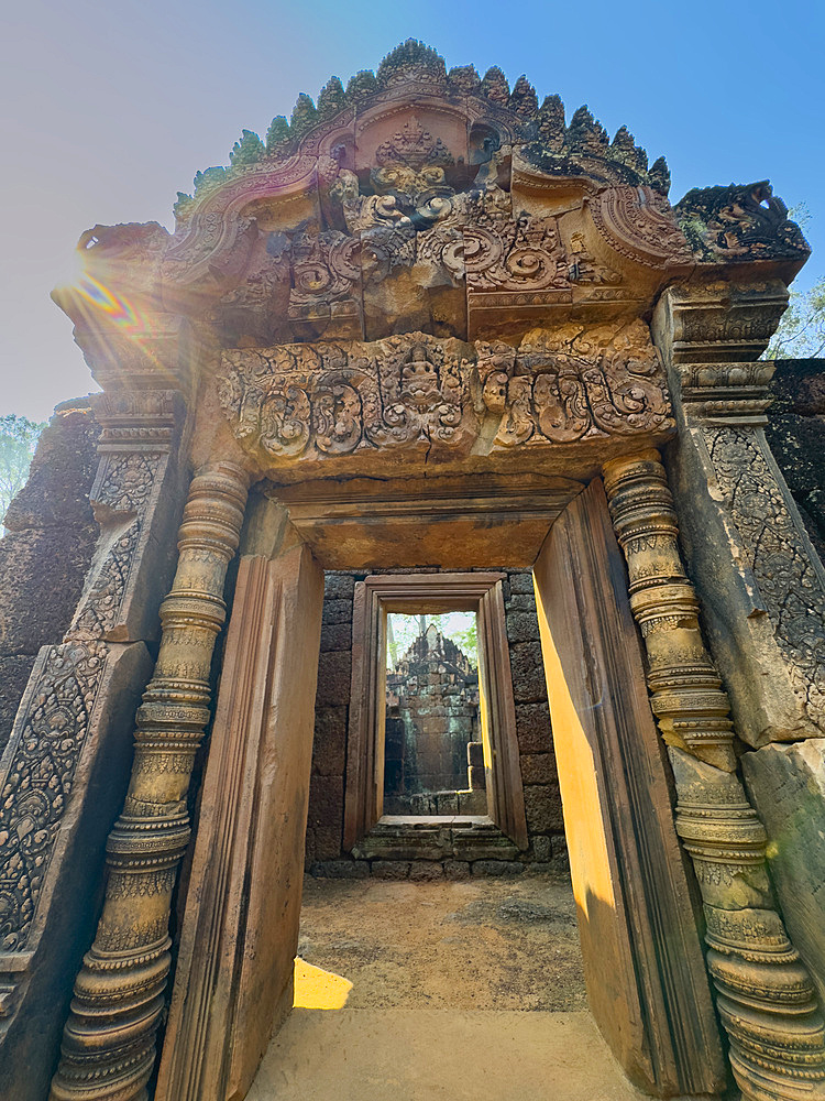 Banteay Srei Temple, a miniature temple complex built entirely of red sandstone in the area of Angkor, UNESCO World Heritage Site, Cambodia, Indochina, Southeast Asia, Asia