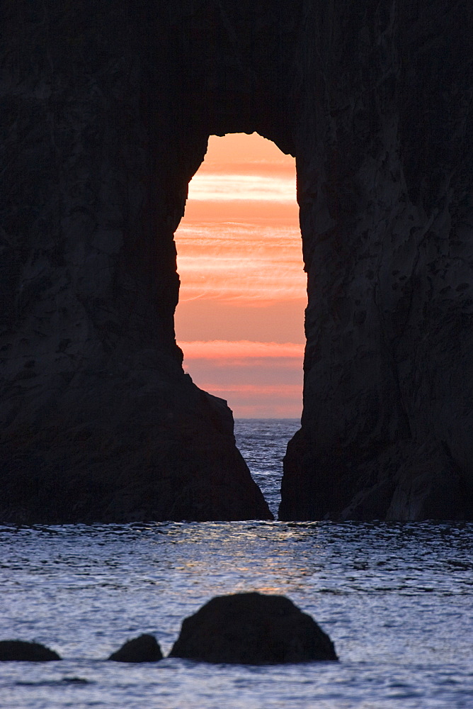 rocks at sunset, Rialto Beach, West Coast, Olympic Peninsula, Olympic Nationalpark, Washington, USA