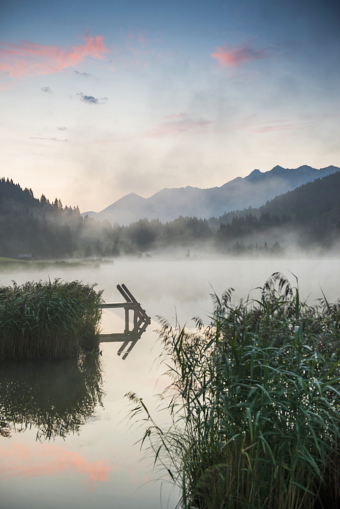 Sunrise at Lake Geroldsee, Wagenbruechsee, Kruen, near Garmisch-Partenkirchen, Upper Bavaria, Bavaria, Germany