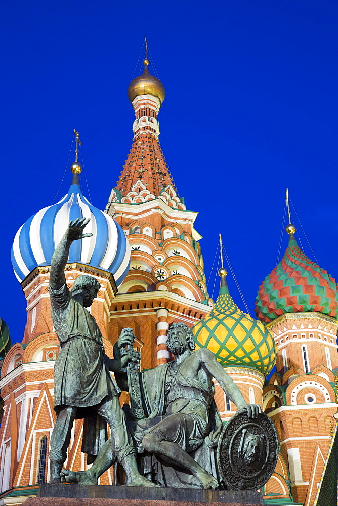 Monument to Minin and Pozharsky, Saint Basil's Cathedral, Red Square, Moscow, Russia