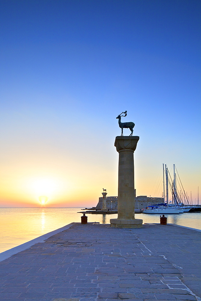 Bronze Doe and Stag statues at the entrance to Mandraki Harbour, Rhodes, Dodecanese, Greek Islands, Greece, Europe