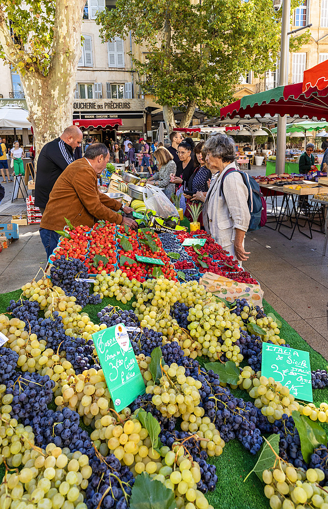 Market at Aix-en-Provence, Bouches-du-Rhone, Provence-Alpes-Cote d'Azur, France, Western Europe