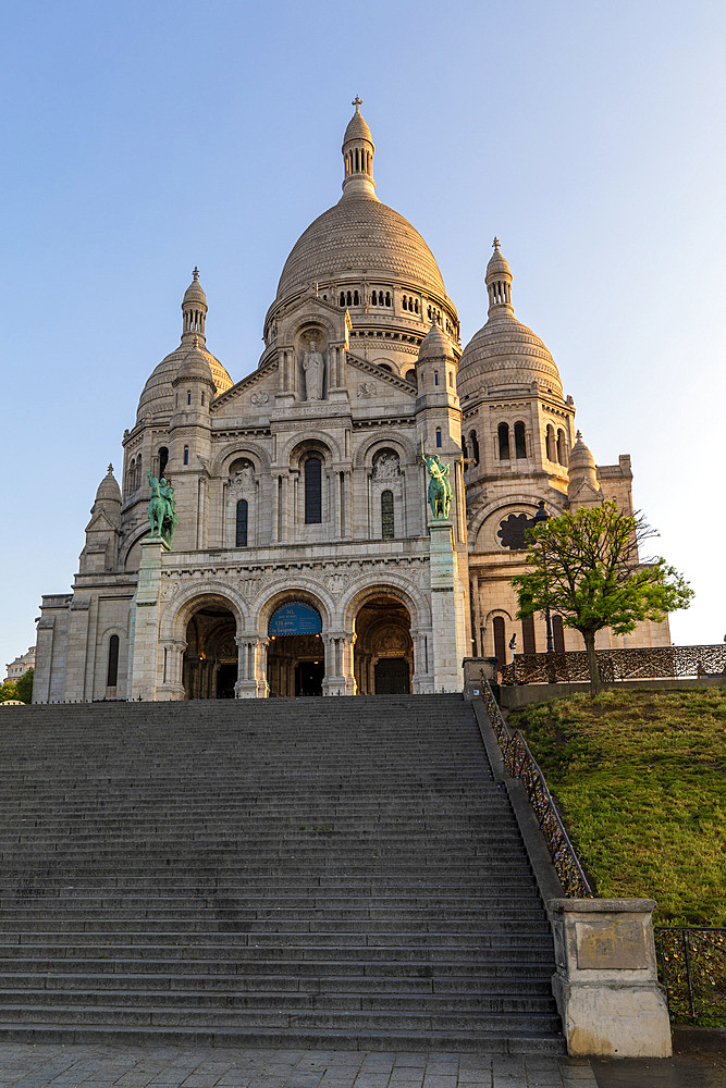 The Basilica of Sacre Coeur de Montmartre, Montmartre, Paris, France, Europe