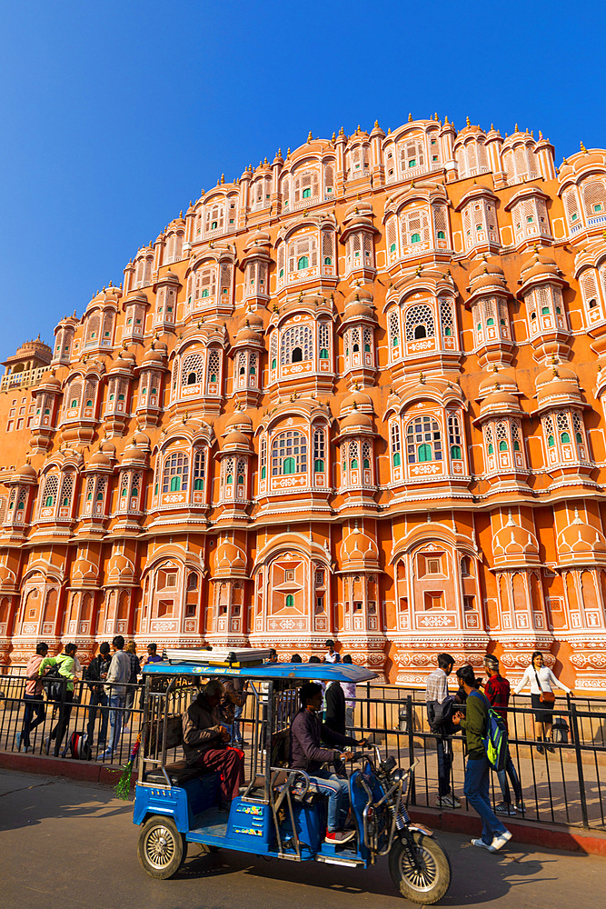 The Facade of the Hawa Mahal (Palace of the Winds), Jaipur, Rajasthan, India, South Asia, Asia