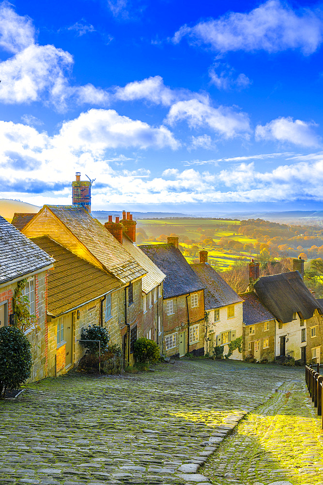 The Ancient Cobbled Street of Gold Hill, Shaftesbury, Dorset, England, United Kingdom, Europe