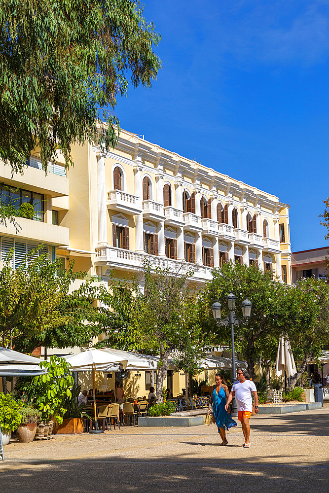 Shops and Restaurants on the Passeig de Vara de Rey, ibiza, Ibiza, Balearic Islands, Spain