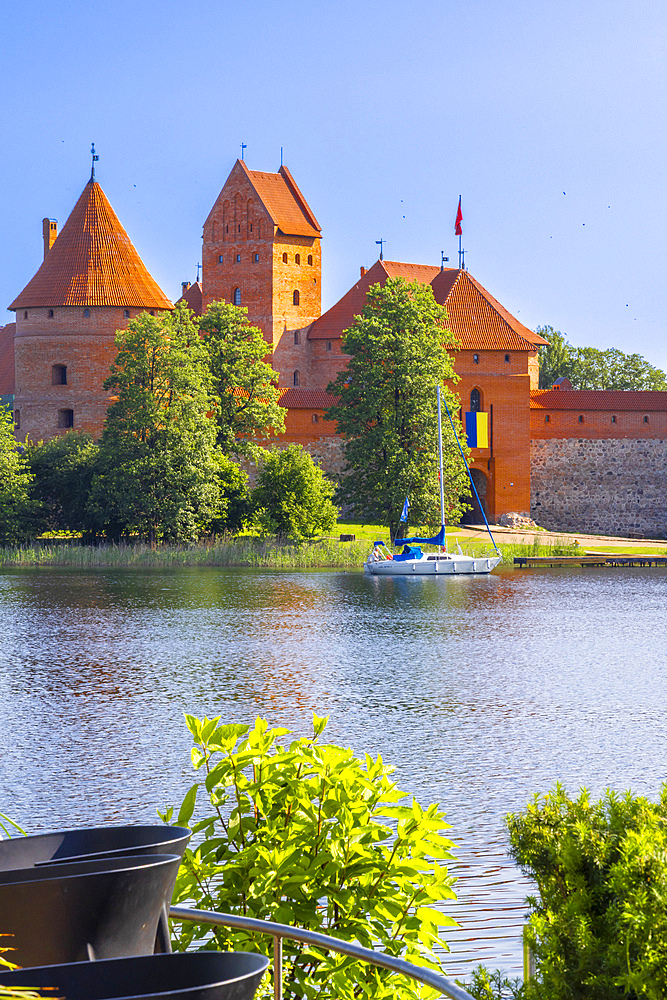 Yacht in front of Trakai Island Castle, Trakai, Lithuania, Northern Europe