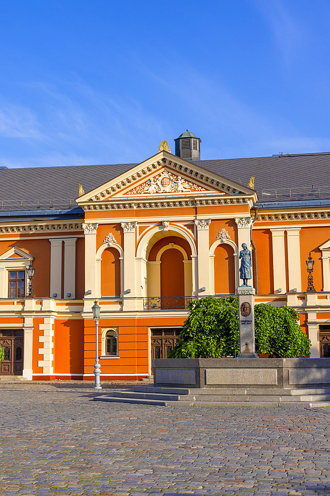 The Neoclassical Klaipeda Drama Theatre with the Annie from Tharau Statue, Klaipeda, Lithuania, Northern Europe