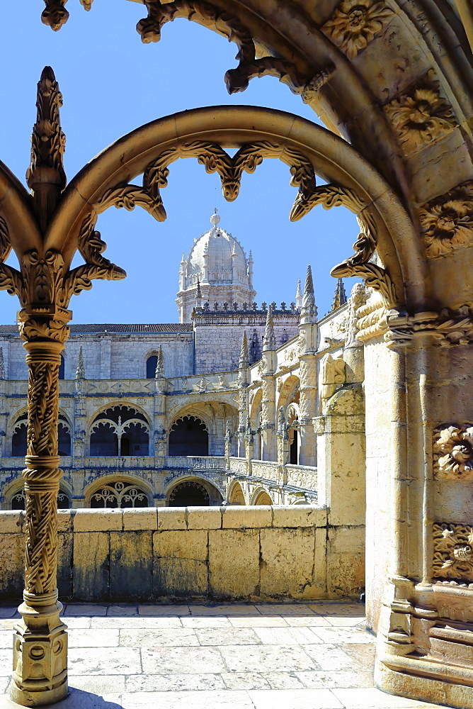 Manueline ornamentation in the cloister, Monastery of the Hieronymites (Mosteiro dos Jeronimos), UNESCO World Heritage Site, Belem, Lisbon, Portugal, Europe