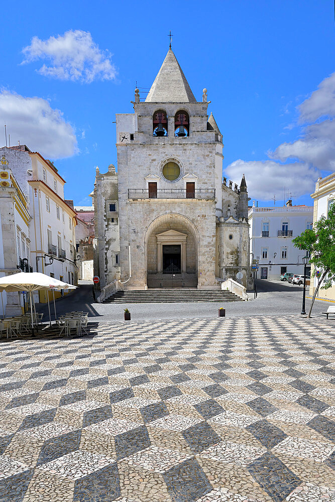 Our Lady of Assumption Church and Republic square, Elvas, Alentejo, Portugal, Europe